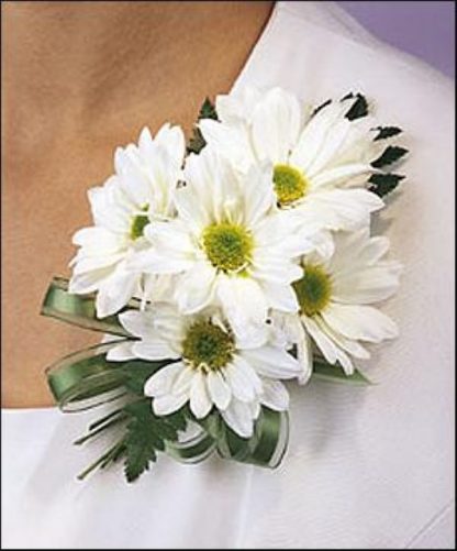 Daisy Corsage (T92-6)